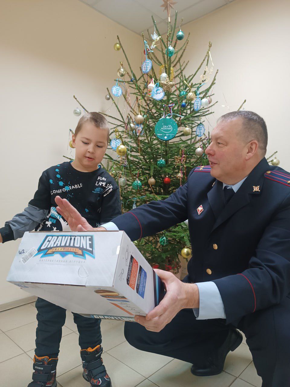 В Костромской области сотрудники полиции в рамках всероссийской акции исполняют заветные желания юных мечтателей В Костромской области сотрудники полиции в рамках всероссийской акции исполняют заветные желания юных мечтателей