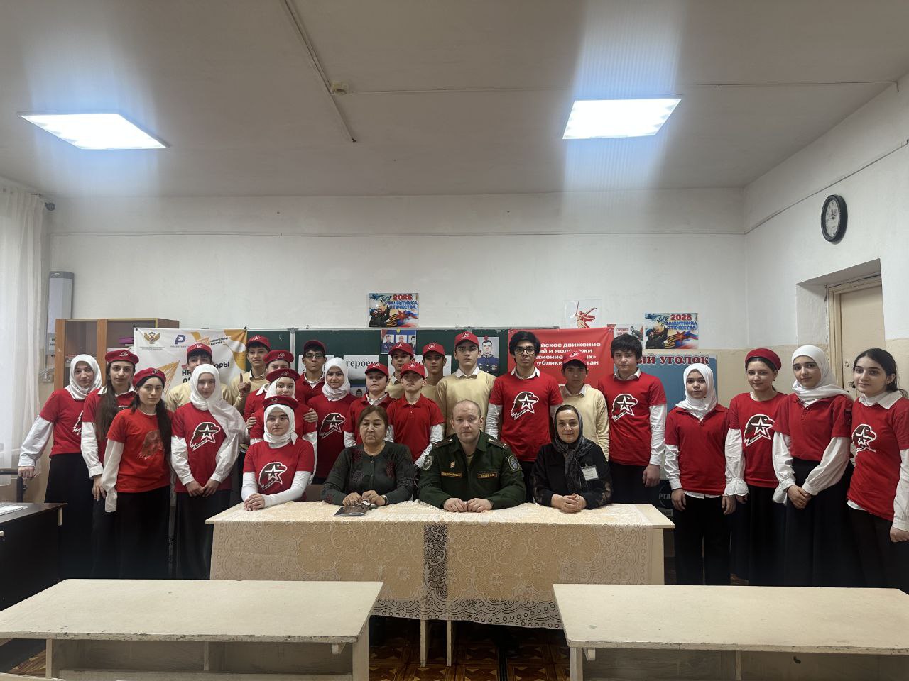 В Дагестане военные следователи провели с юнармейцами урок патриотического воспитания