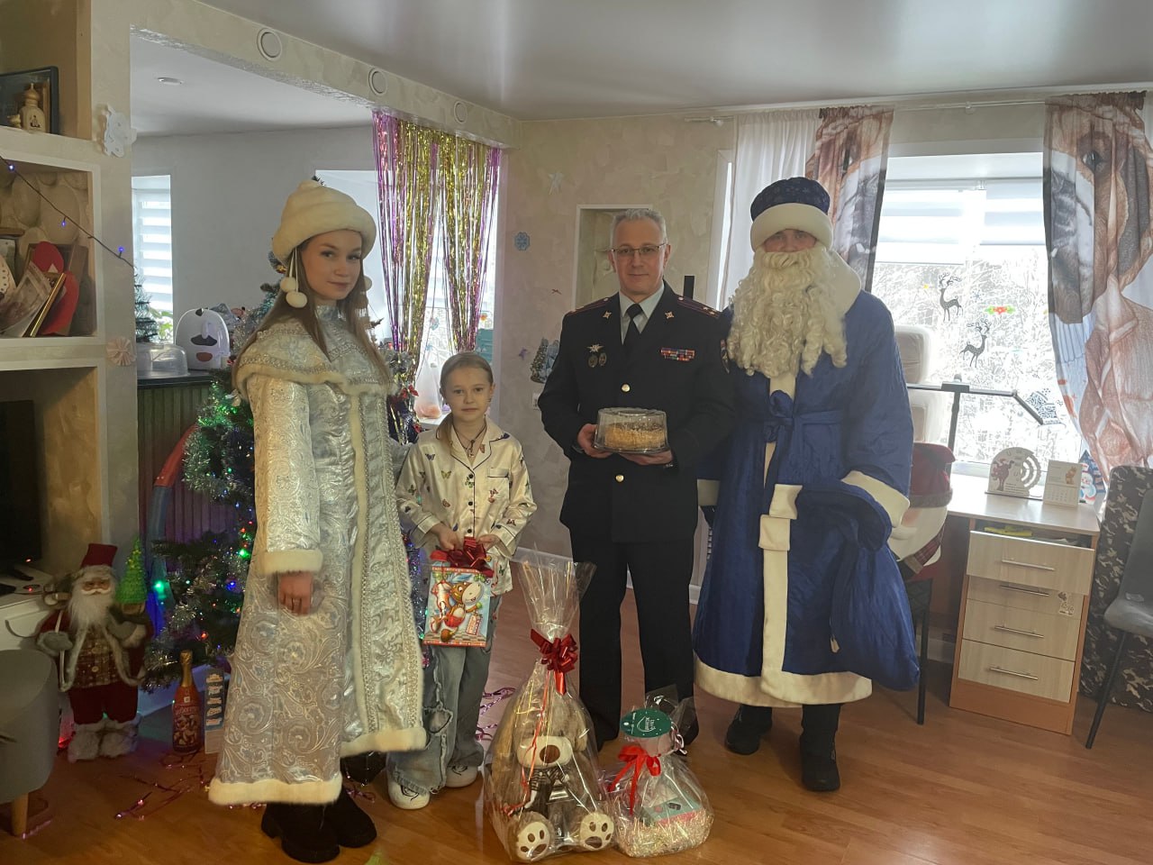 В Костромской области сотрудникам полиции исполнили заветные желания 3 юных мечтателей В Костромской области сотрудникам полиции исполнили заветные желания 3 юных мечтателей