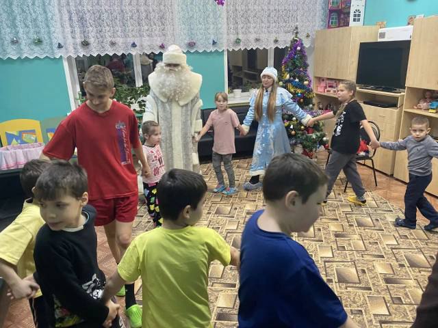 В рамках акции «Полицейский дед Мороз» сотрудники волгореченской полиции пригласили ребят, состоящих на профилактическом учете, в городской историко-туристический центр В рамках акции «Полицейский дед Мороз» сотрудники волгореченской полиции пригласили ребят, состоящих на профилактическом учете, в городской историко-туристический центр