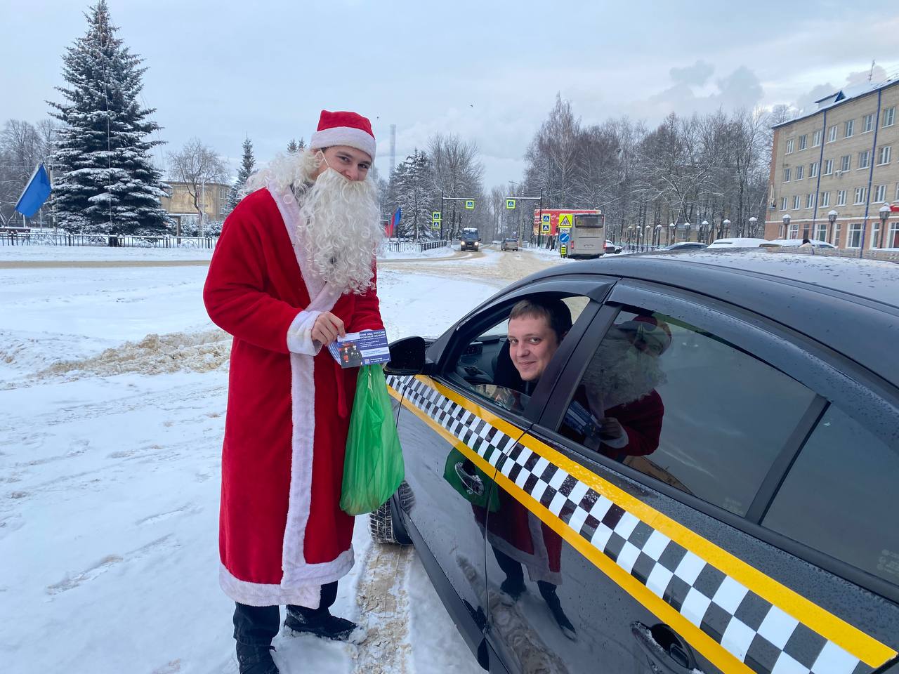 В рамках акции «Полицейский дед Мороз» сотрудники волгореченской полиции пригласили ребят, состоящих на профилактическом учете, в городской историко-туристический центр В рамках акции «Полицейский дед Мороз» сотрудники волгореченской полиции пригласили ребят, состоящих на профилактическом учете, в городской историко-туристический центр