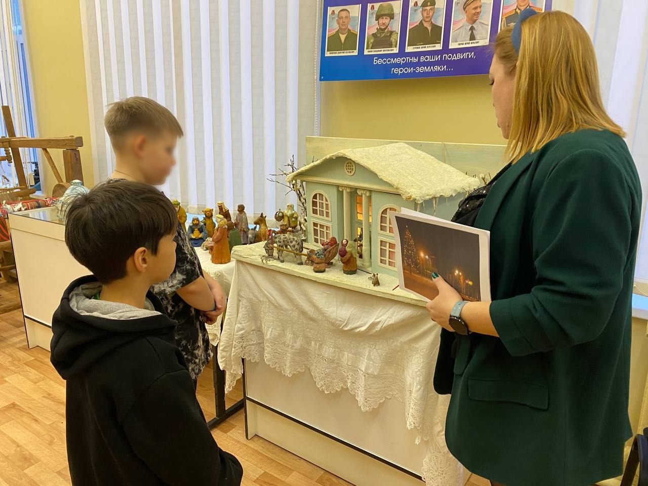 В рамках акции «Полицейский дед Мороз» сотрудники волгореченской полиции пригласили ребят, состоящих на профилактическом учете, в городской историко-туристический центр В рамках акции «Полицейский дед Мороз» сотрудники волгореченской полиции пригласили ребят, состоящих на профилактическом учете, в городской историко-туристический центр