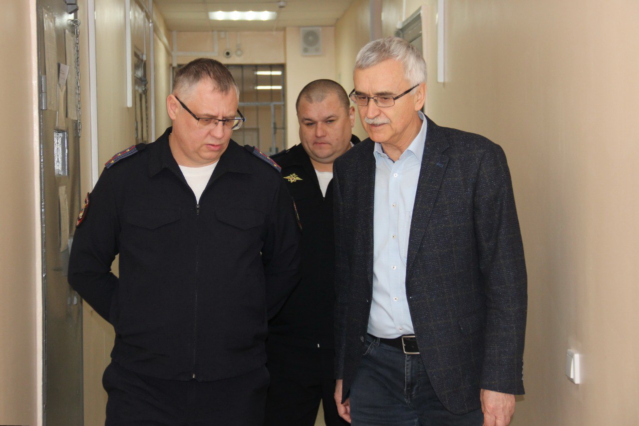 В Костроме уполномоченный по правам человека посетил с проверкой центр временного содержания иностранных граждан В Костроме уполномоченный по правам человека посетил с проверкой центр временного содержания иностранных граждан