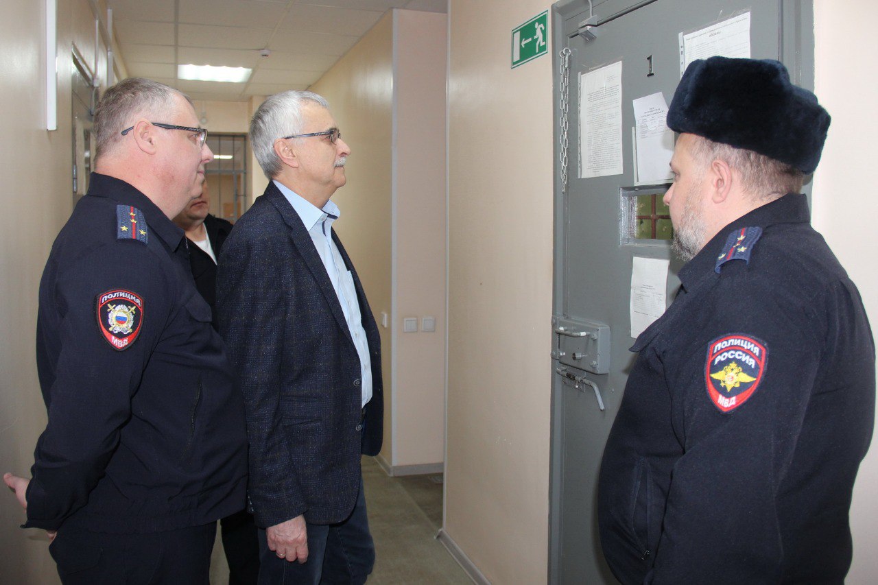 В Костроме уполномоченный по правам человека посетил с проверкой центр временного содержания иностранных граждан В Костроме уполномоченный по правам человека посетил с проверкой центр временного содержания иностранных граждан