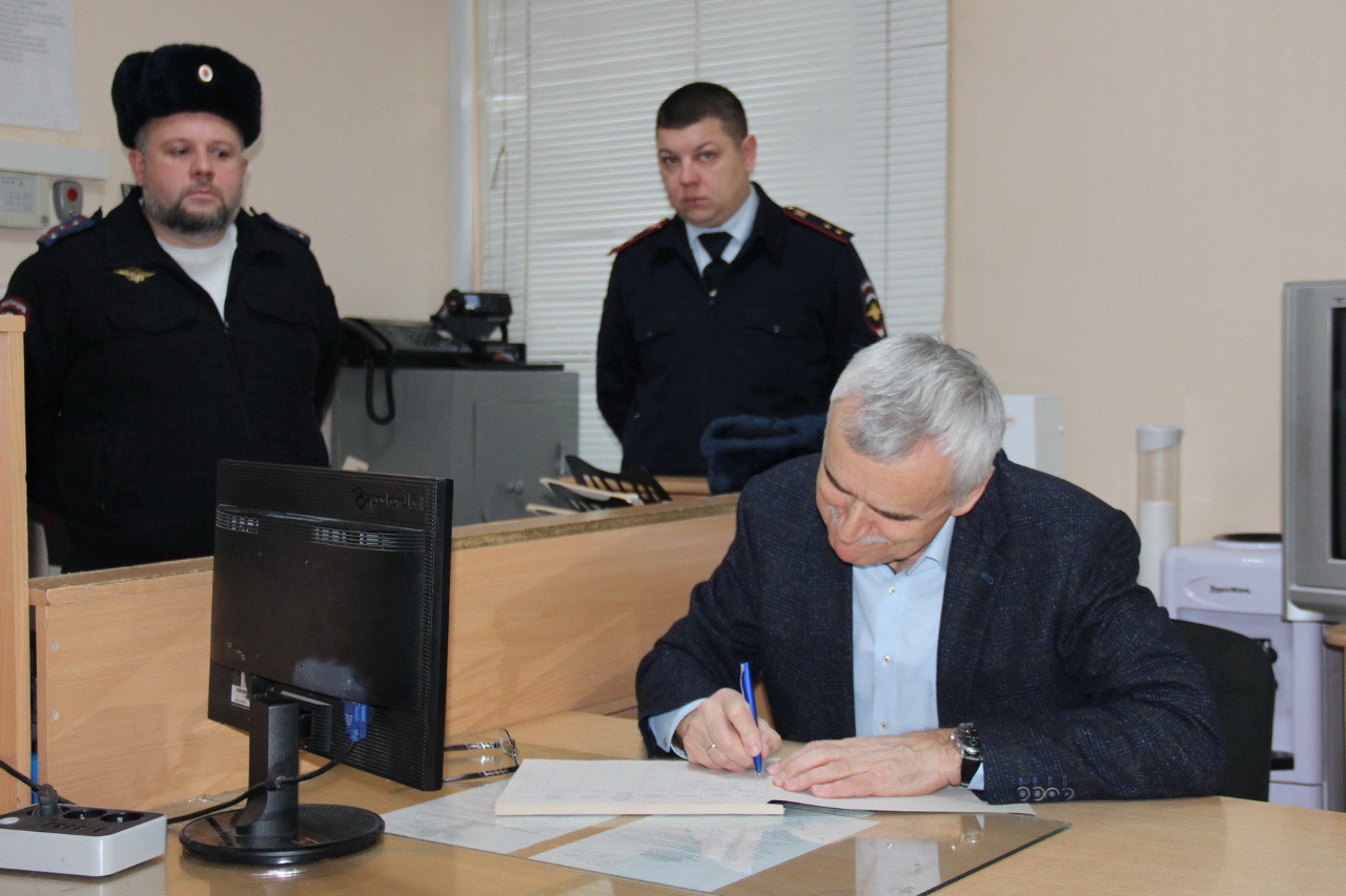 В Костроме уполномоченный по правам человека посетил с проверкой центр временного содержания иностранных граждан В Костроме уполномоченный по правам человека посетил с проверкой центр временного содержания иностранных граждан