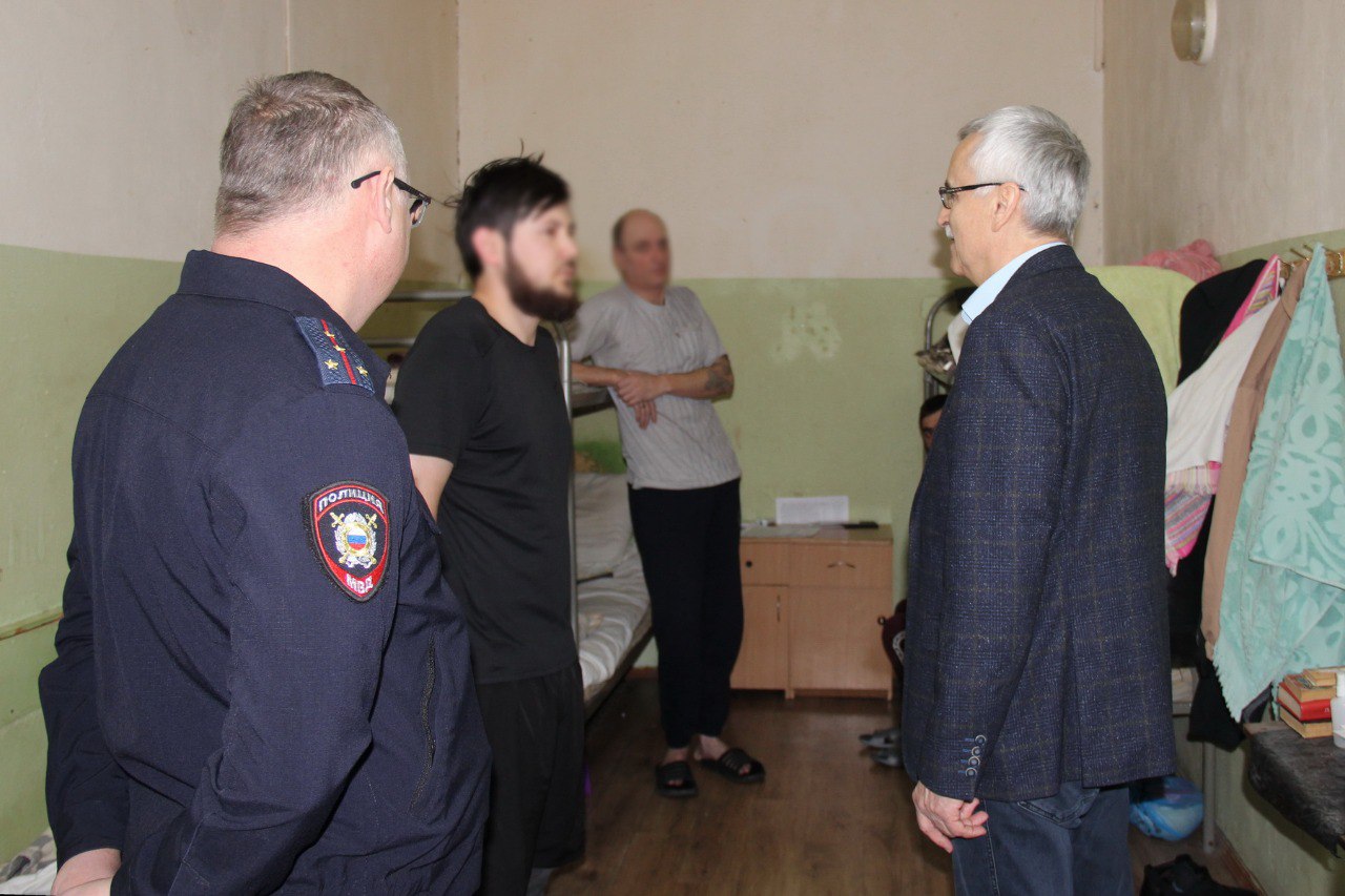 В Костроме уполномоченный по правам человека посетил с проверкой центр временного содержания иностранных граждан В Костроме уполномоченный по правам человека посетил с проверкой центр временного содержания иностранных граждан