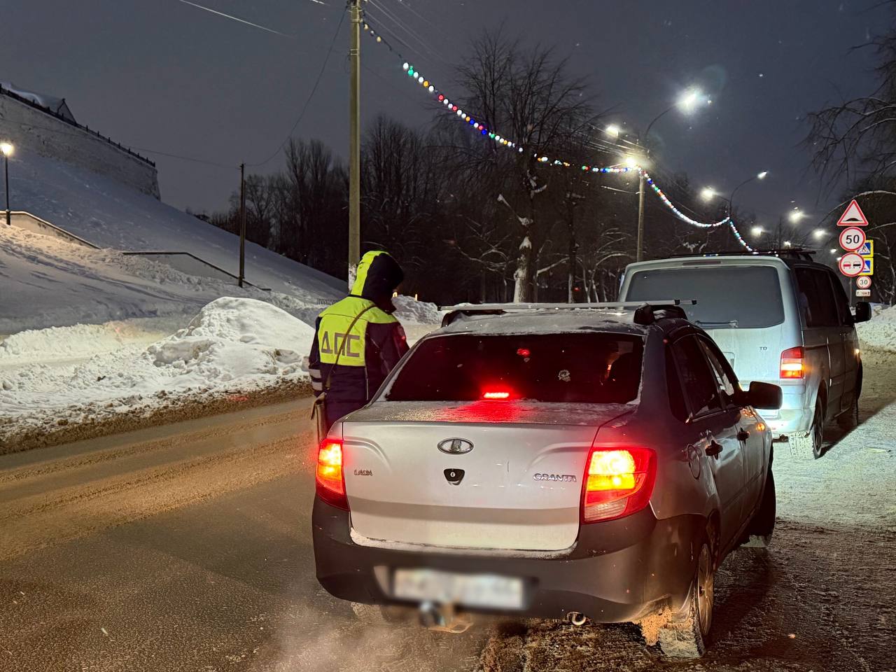 Ослепляющая опасность: костромские автоинспекторы выявляют водителей с установленными световыми приборами, не соответствующими требованиям Автоинспекторы провели профилактическое мероприятие на оживленных улицах города...