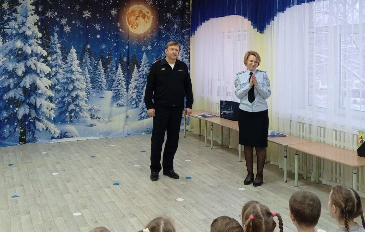 Сотрудники областного управления Госавтоинспекции организовали занятия по дорожной безопасности для дошкольников