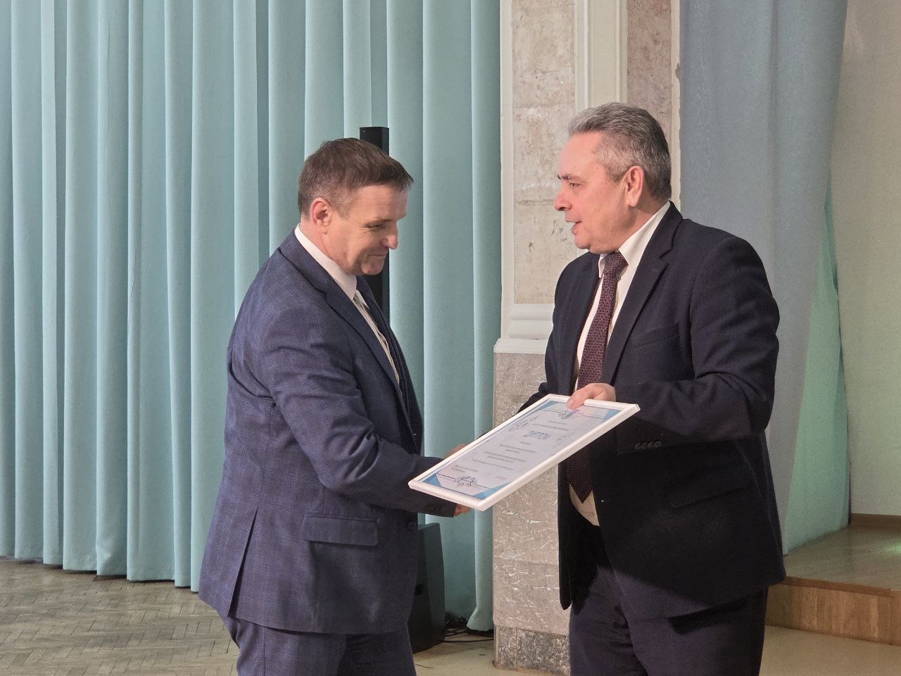 Алексей Смирнов: Вместе с главой региона Сергеем Ситниковым подвели итоги городского смотра и областного конкурса на кубок губернатора за лучшее новогоднее оформление общественных пространств Алексей Смирнов: Вместе с главой региона Сергеем Ситниковым подвели итоги городского смотра и областного конкурса на кубок губернатора за лучшее новогоднее оформление общественных пространств