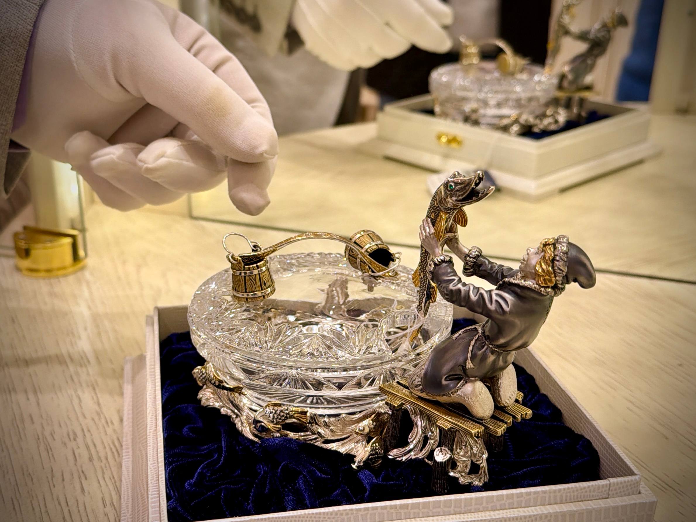 Губернатор Сергей Ситников оценил мастерство костромских ювелиров Губернатор Сергей Ситников оценил мастерство костромских ювелиров