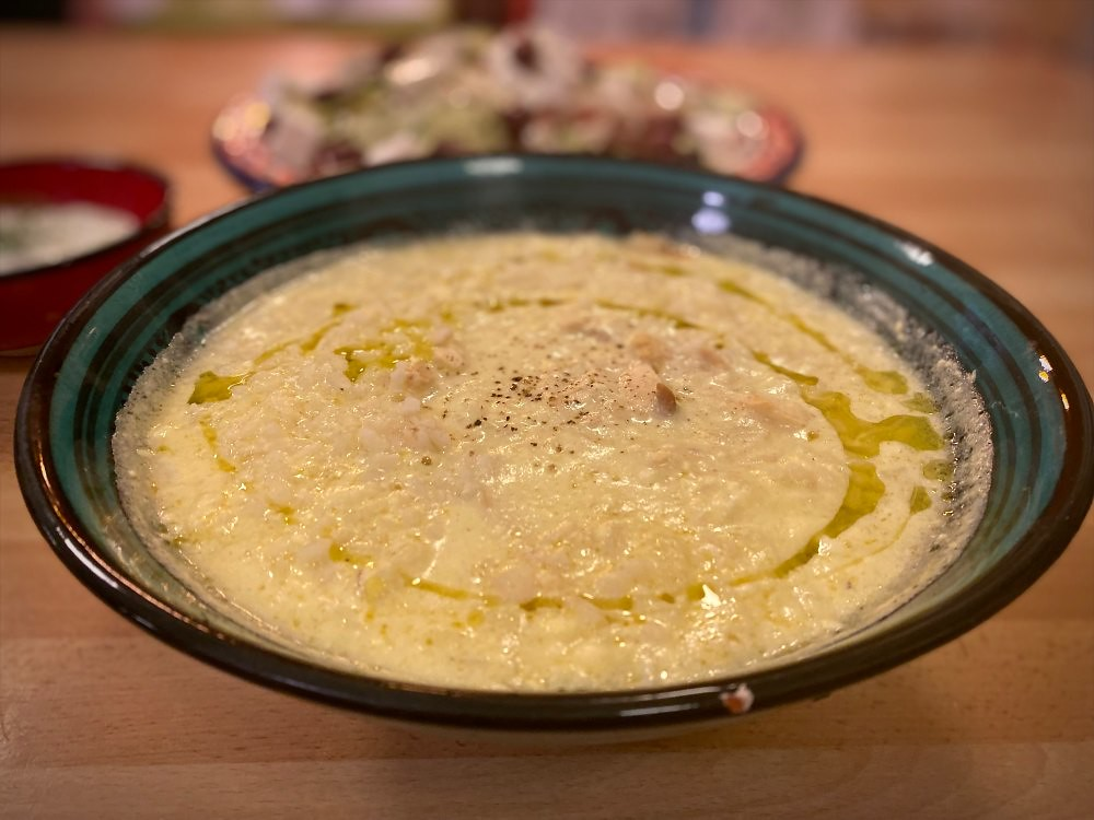 Греческий авголемоно: лимонный суп с курицей и рисом, который покоряет сердца