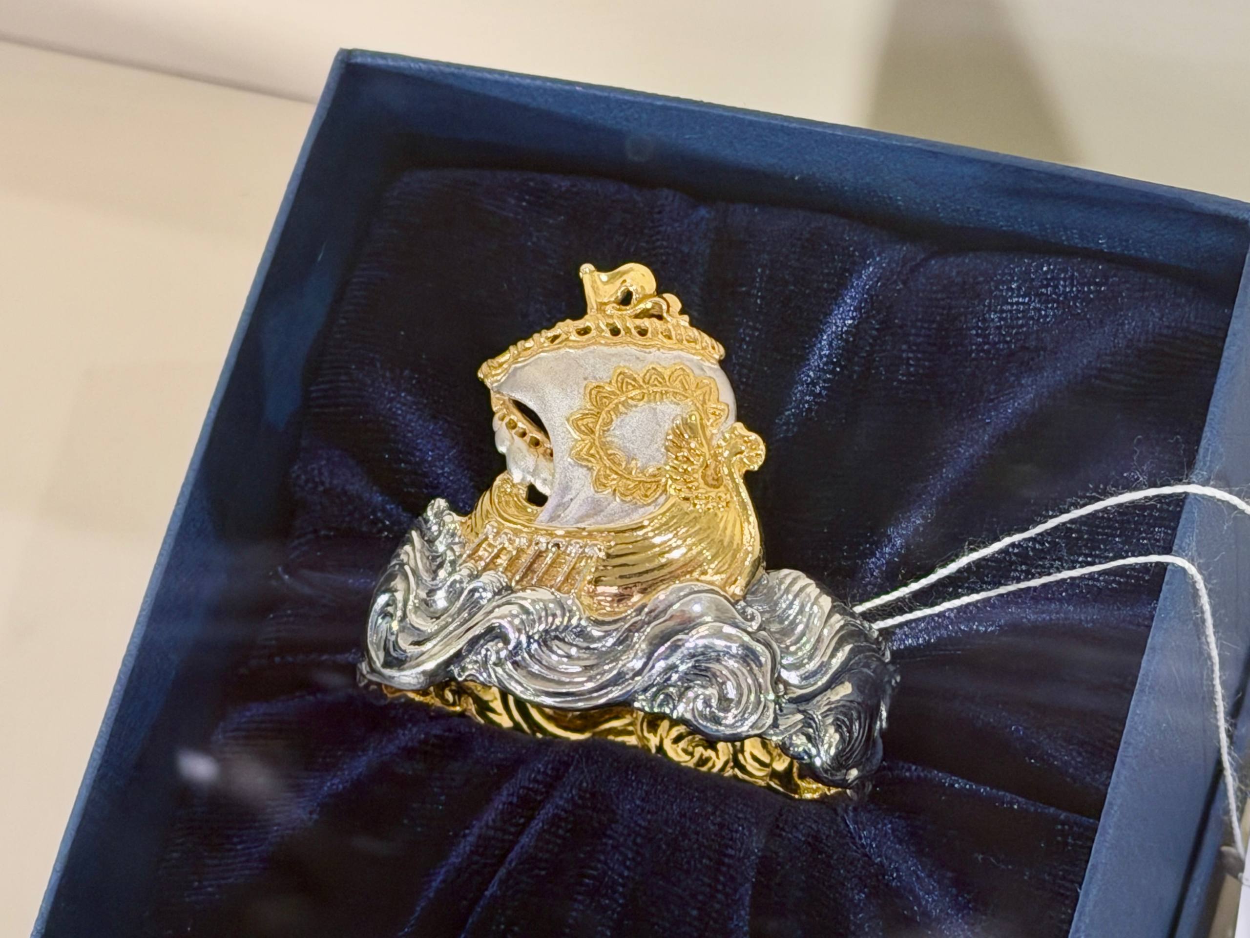 Губернатор Сергей Ситников оценил мастерство костромских ювелиров Губернатор Сергей Ситников оценил мастерство костромских ювелиров