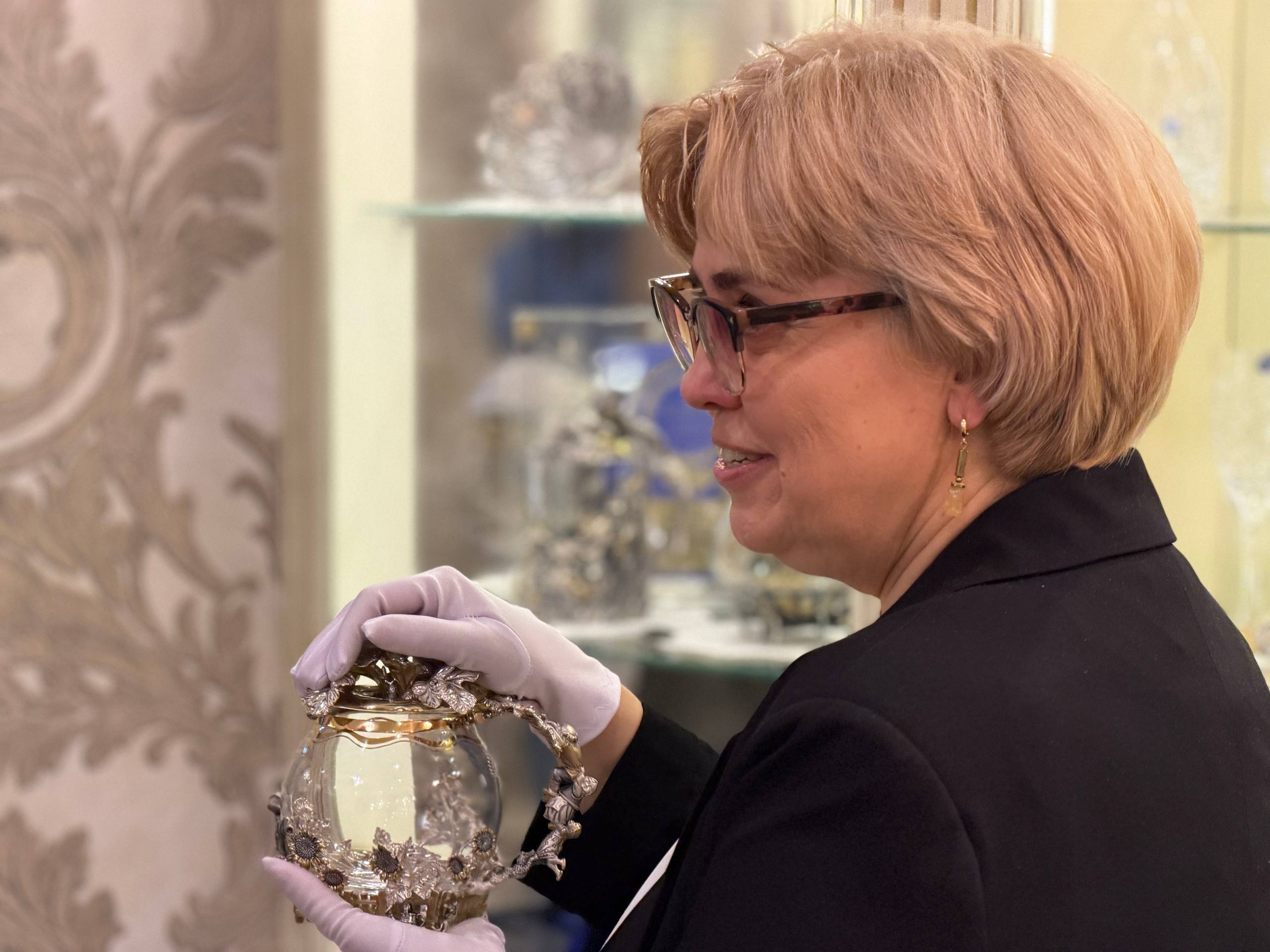 Губернатор Сергей Ситников оценил мастерство костромских ювелиров Губернатор Сергей Ситников оценил мастерство костромских ювелиров