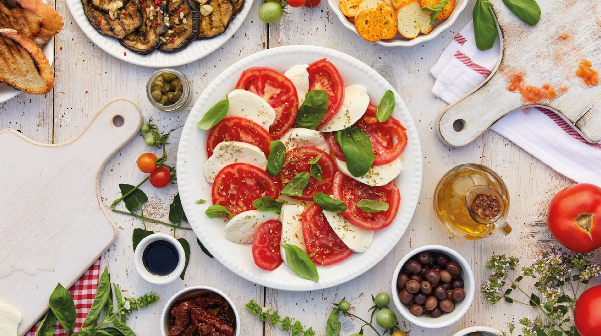Салат Капрезе: Легкость Итальянской Кухни на Вашем Столе