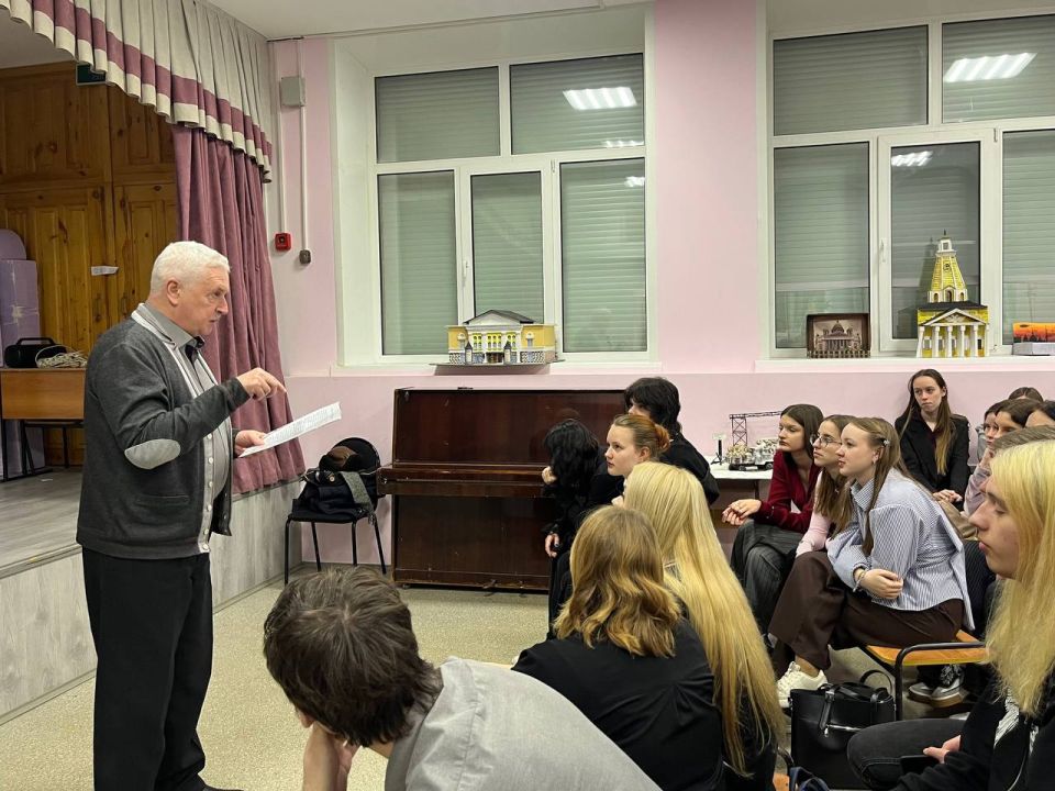 Ветеран костромской полиции провел «Урок мужества» для старшеклассников в преддверии Дня защитника Отечества