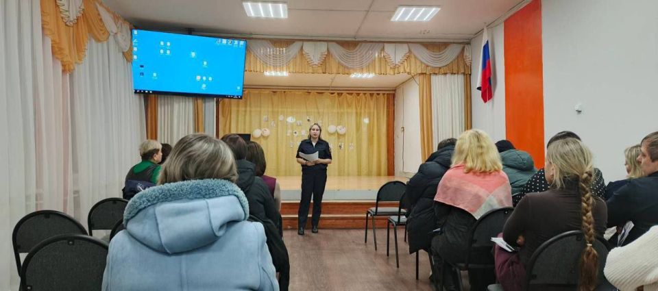 В Мантуровском районе сотрудники полиции приняли участие в общегородском родительском собрании