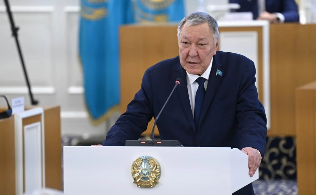 Новые взгляды на Конституцию: право на труд и основы государства