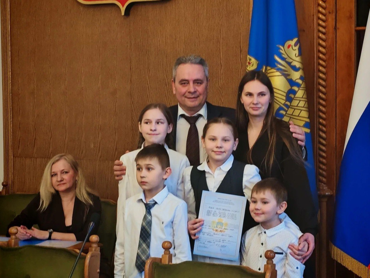 Алексей Смирнов: Сегодня вручил свидетельства на получение жилищных субсидий молодым семьям Алексей Смирнов: Сегодня вручил свидетельства на получение жилищных субсидий молодым семьям