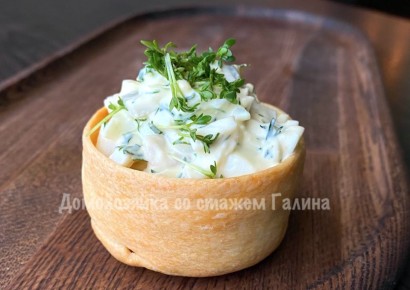 Идеальная закуска: салат с кальмарами в тарталетках