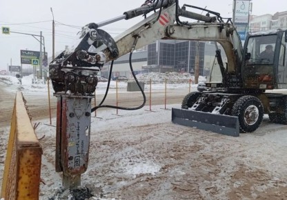 МУП «Костромагорводоканал» проводит восстановительный ремонт участка водопровода диаметром 200 мм на перекрестке улиц Индустриальной и Жилой