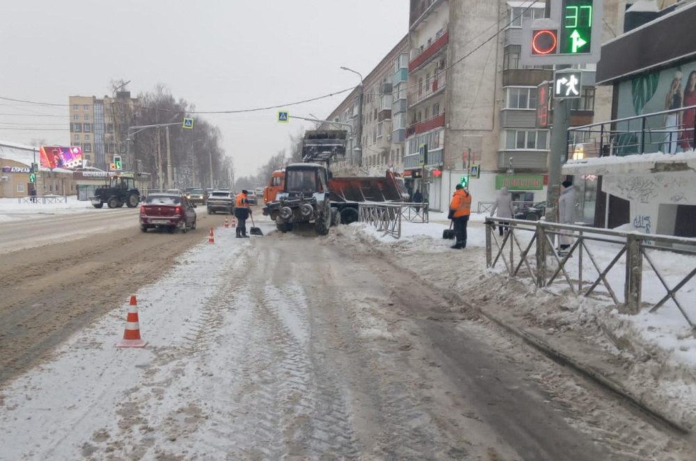 Снегоуборочные работы на улично-дорожной сети Костромы организованы в круглосуточном режиме