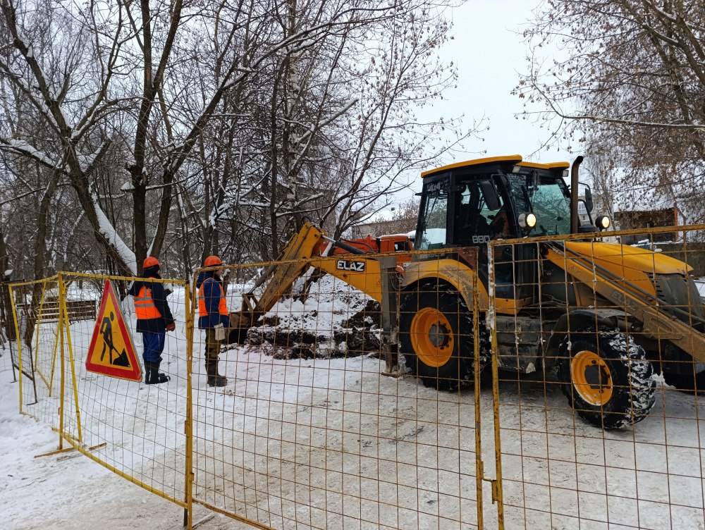 Накануне бригады МУП «Городские сети» устраняли повреждения на квартальных теплосетях на улице Лесной, в Юбилейном и 2-м Давыдовском микрорайонах