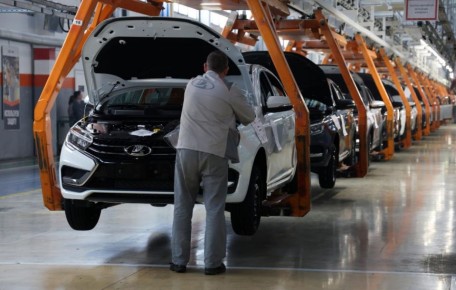 «Автоваз» прогнозирует продажи новых легковых авто в 2026 году на уровне 1,3 млн