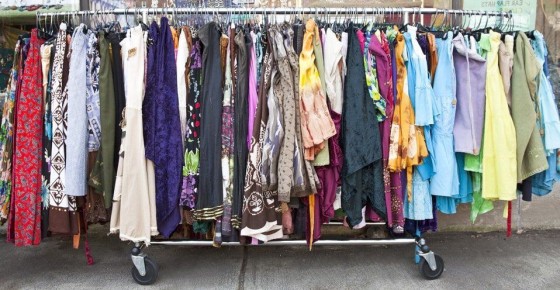 Как убрать запах от вещей из секонд-хенда: советы доступные каждому