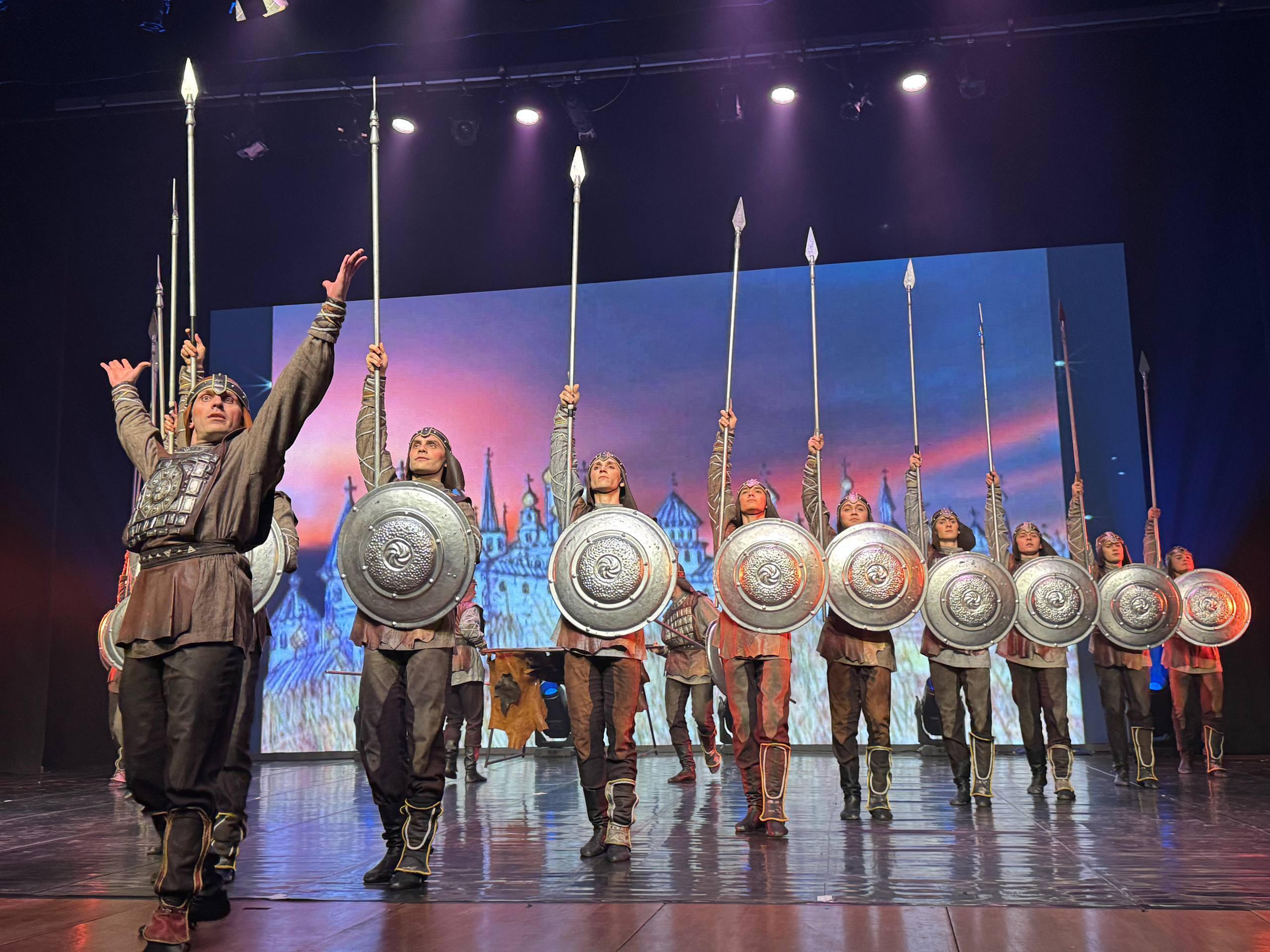 3 февраля в Нью-Дели в концертом зале «Kamani Auditorium» в рамках международного культурно-образовательного проекта России «Танцевальная увертюра мира» в странах БРИКС с аншлагом состоялся показ хореографического спектакля... 3 февраля в Нью-Дели в концертом зале «Kamani Auditorium» в рамках международного культурно-образовательного проекта России «Танцевальная увертюра мира» в странах БРИКС с аншлагом состоялся показ хореографического спектакля...