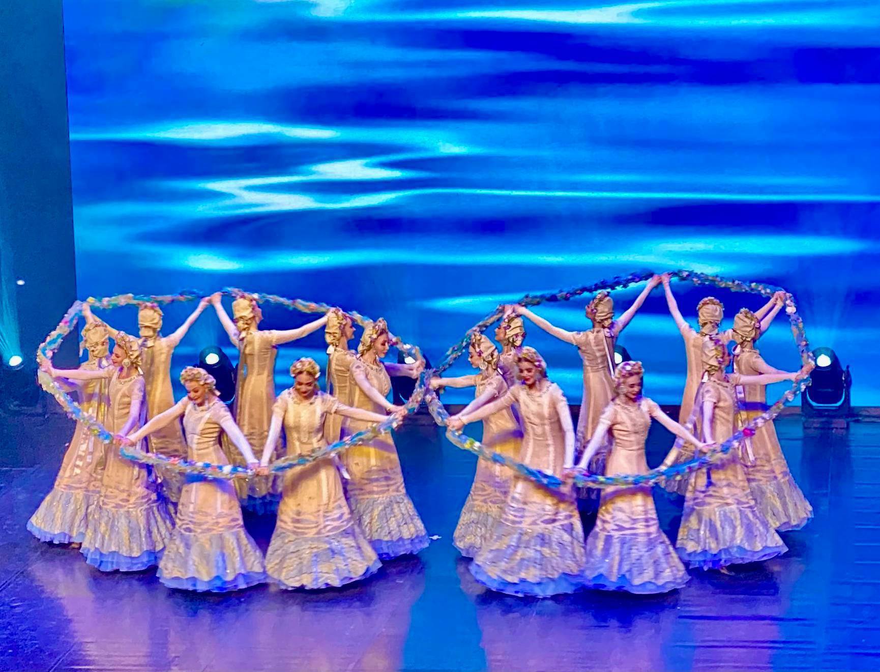 3 февраля в Нью-Дели в концертом зале «Kamani Auditorium» в рамках международного культурно-образовательного проекта России «Танцевальная увертюра мира» в странах БРИКС с аншлагом состоялся показ хореографического спектакля... 3 февраля в Нью-Дели в концертом зале «Kamani Auditorium» в рамках международного культурно-образовательного проекта России «Танцевальная увертюра мира» в странах БРИКС с аншлагом состоялся показ хореографического спектакля...