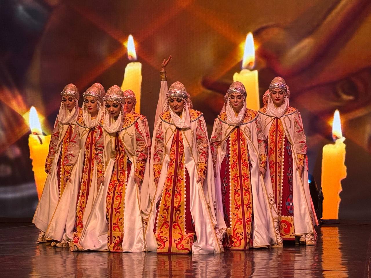 3 февраля в Нью-Дели в концертом зале «Kamani Auditorium» в рамках международного культурно-образовательного проекта России «Танцевальная увертюра мира» в странах БРИКС с аншлагом состоялся показ хореографического спектакля... 3 февраля в Нью-Дели в концертом зале «Kamani Auditorium» в рамках международного культурно-образовательного проекта России «Танцевальная увертюра мира» в странах БРИКС с аншлагом состоялся показ хореографического спектакля...