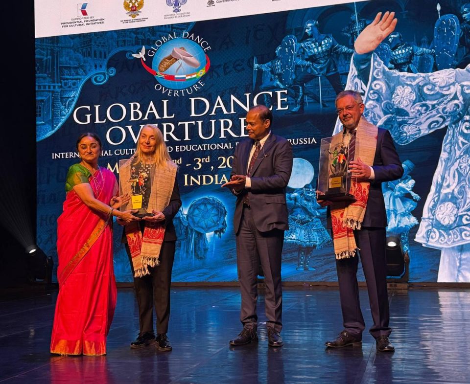 3 ������� � ���-���� � ��������� ���� �Kamani Auditorium� � ������ �������������� ���������-���������������� ������� ������ ������������� �������� ���� � ������� ����� � �������� ��������� ����� ����������������� ���������...