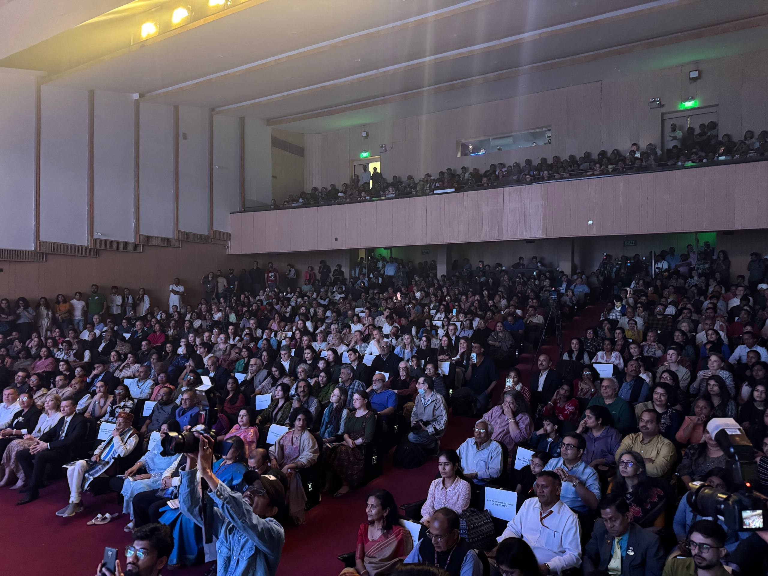 3 февраля в Нью-Дели в концертом зале «Kamani Auditorium» в рамках международного культурно-образовательного проекта России «Танцевальная увертюра мира» в странах БРИКС с аншлагом состоялся показ хореографического спектакля... 3 февраля в Нью-Дели в концертом зале «Kamani Auditorium» в рамках международного культурно-образовательного проекта России «Танцевальная увертюра мира» в странах БРИКС с аншлагом состоялся показ хореографического спектакля...