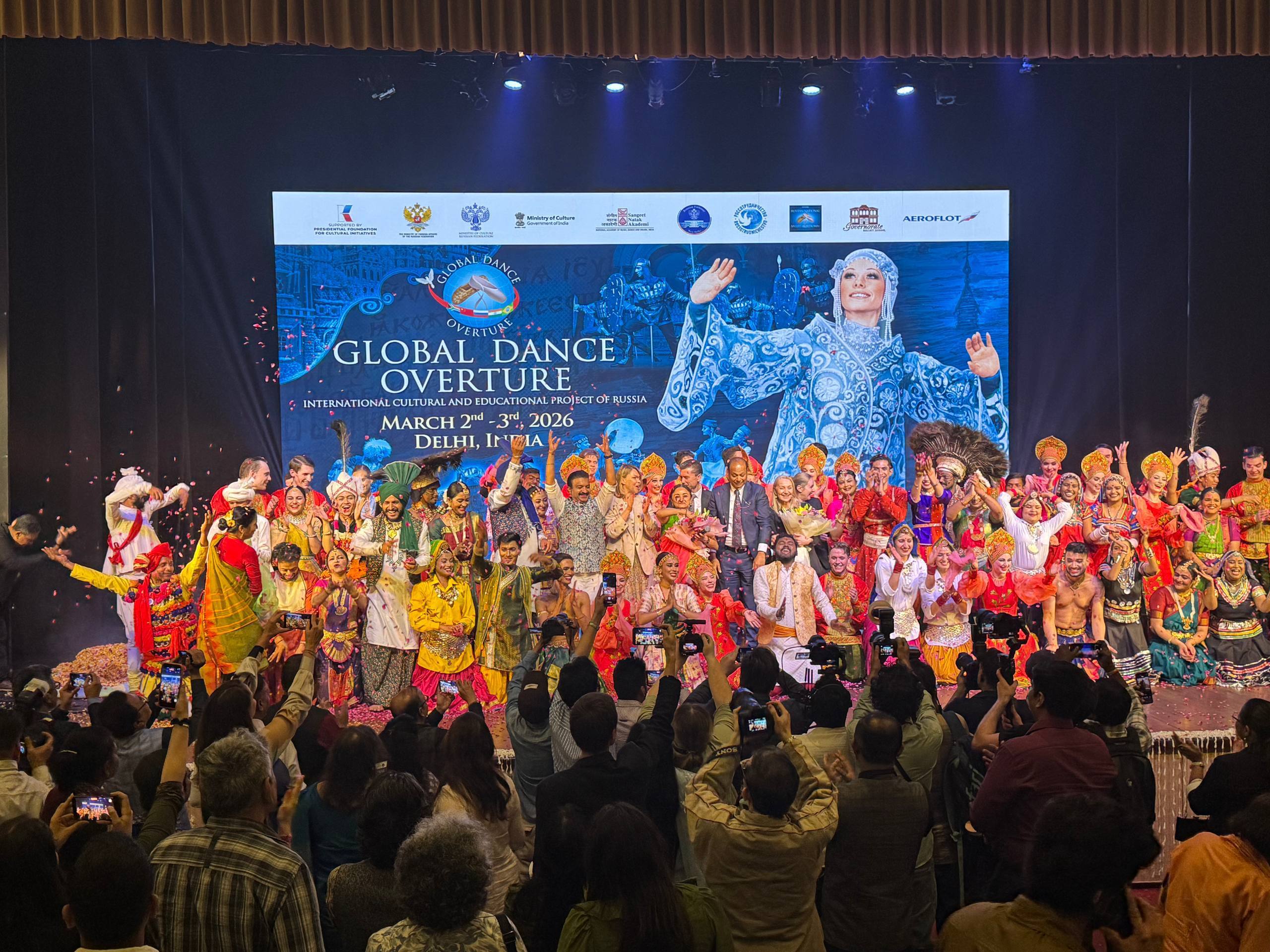 3 февраля в Нью-Дели в концертом зале «Kamani Auditorium» в рамках международного культурно-образовательного проекта России «Танцевальная увертюра мира» в странах БРИКС с аншлагом состоялся показ хореографического спектакля... 3 февраля в Нью-Дели в концертом зале «Kamani Auditorium» в рамках международного культурно-образовательного проекта России «Танцевальная увертюра мира» в странах БРИКС с аншлагом состоялся показ хореографического спектакля...