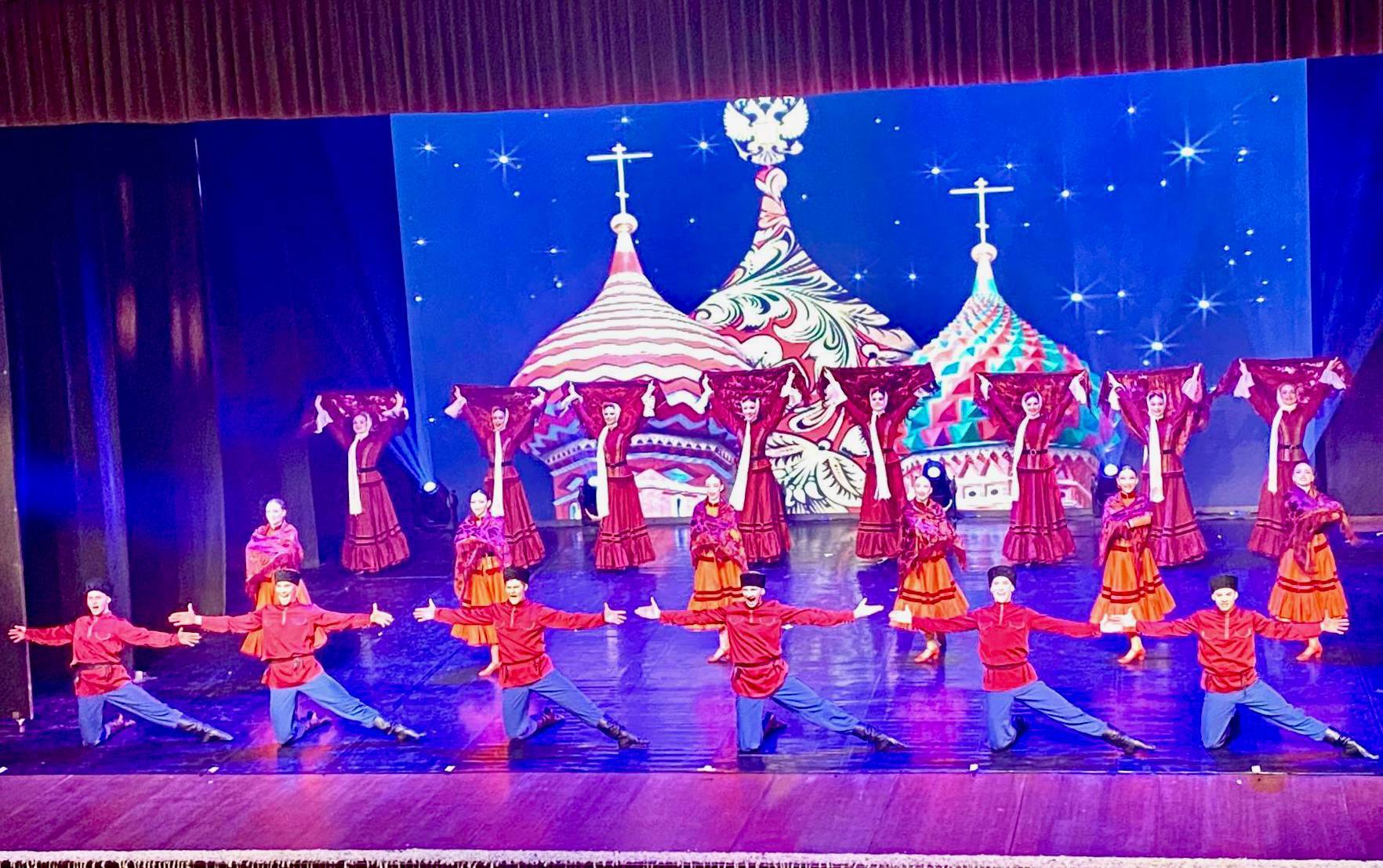 3 февраля в Нью-Дели в концертом зале «Kamani Auditorium» в рамках международного культурно-образовательного проекта России «Танцевальная увертюра мира» в странах БРИКС с аншлагом состоялся показ хореографического спектакля... 3 февраля в Нью-Дели в концертом зале «Kamani Auditorium» в рамках международного культурно-образовательного проекта России «Танцевальная увертюра мира» в странах БРИКС с аншлагом состоялся показ хореографического спектакля...