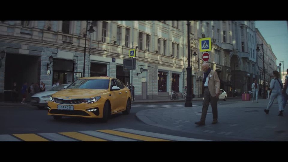 Пешеходу важно не торопиться и ждать верного сигнала