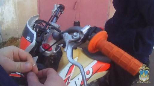 В Костроме сотрудники Госавтоинспекции отстранили от управления пьяного водителя кроссового мотоцикла