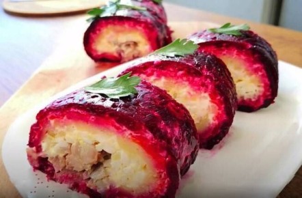 Селедка под шубой в оригинальном исполнении: рулет с желатином!