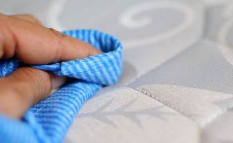 Возвращаем свежесть: как очистить матрас с помощью соды