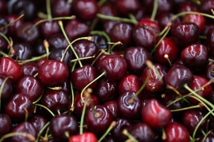 В Москве черешня оказалась дороже красной икры