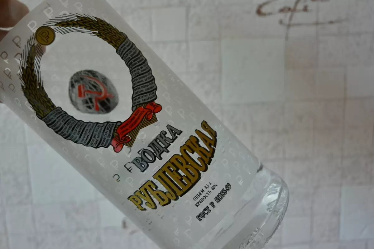 Необычные способы применения водки: откройте для себя секреты быта