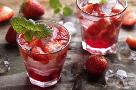 Волшебный мир зимнего компота: клубника с мятой и лимоном как напоминание о лете