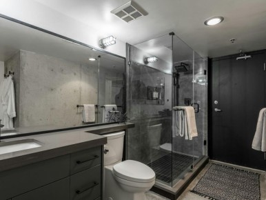 Почему уборка ванной требует особого подхода