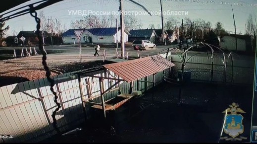 Автополицейские Шарьи устанавливают обстоятельства ДТП, в котором пострадал несовершеннолетний