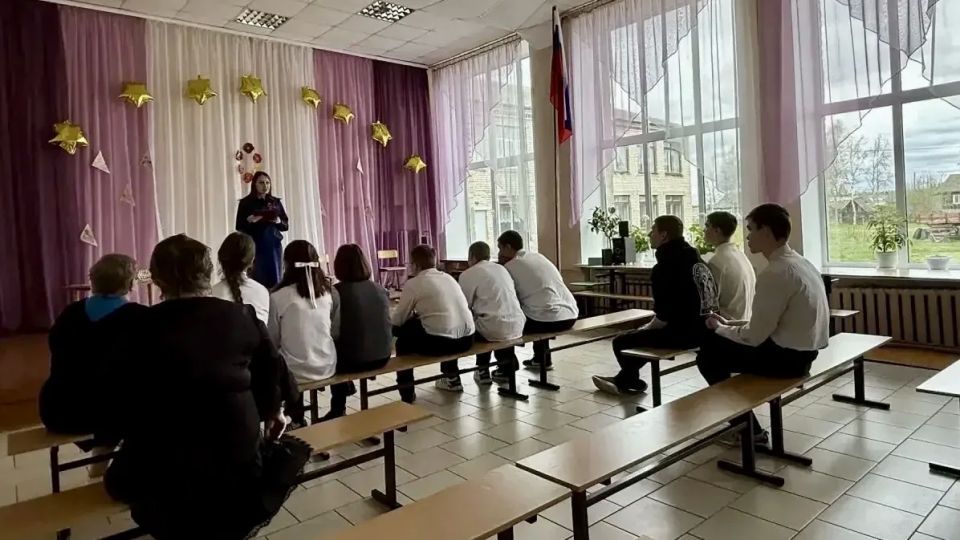 Ученики Воронской средней школы стали участниками встречи с заместителем прокурора Судиславского района Анной Крючковой