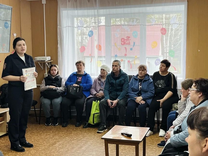 В Вохме трудовые коллективы стали участниками единого дня профилактики, организованного сотрудниками полиции В Вохме трудовые коллективы стали участниками единого дня профилактики, организованного сотрудниками полиции