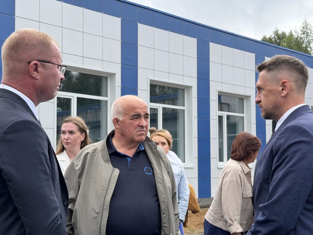 «На примере областного центра мы показываем пример эффективной градостроительной политики», – губернатор Сергей Ситников проверил ход работ на строящихся объектах в Давыдовском микрорайоне Костромы «На примере областного центра мы показываем пример эффективной градостроительной политики», – губернатор Сергей Ситников проверил ход работ на строящихся объектах в Давыдовском микрорайоне Костромы