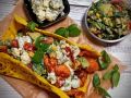 Вкусный наан с медовой курицей и кукурузным салатом