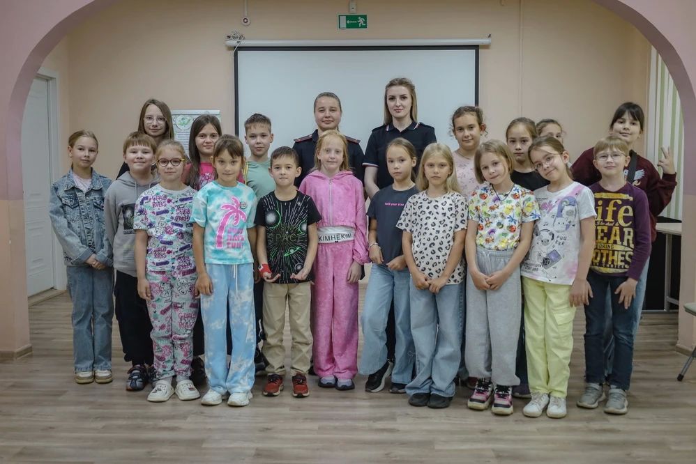 Сотрудники полиции провели профилактическую встречу с воспитанниками пришкольного лагеря в рамках акции «Безопасное лето» Сотрудники полиции провели профилактическую встречу с воспитанниками пришкольного лагеря в рамках акции «Безопасное лето»