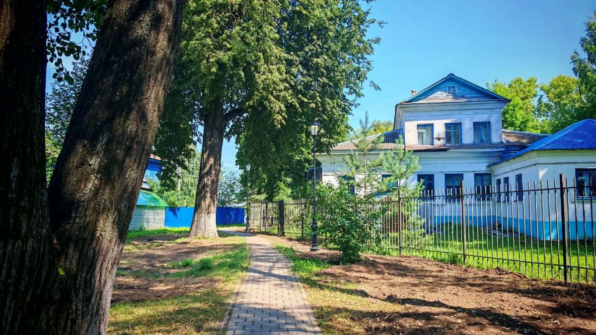 В усадьбе Ратьковых на улице Городской построили современное уличное освещение В усадьбе Ратьковых на улице Городской построили современное уличное освещение